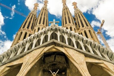 2-Day Tour: Gaudi & Sagrada Familia + Montserrat & Winery - Park Güell: the views are the point