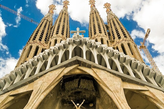 2-Day Tour: Gaudi & Sagrada Familia + Montserrat & Winery - Park Güell: the views are the point