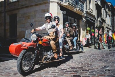 2 in 1 - Visit of Bordeaux and excursion in a vineyard - Place de la Bourse and Porte Cailhau: Fast Bordeaux Wins