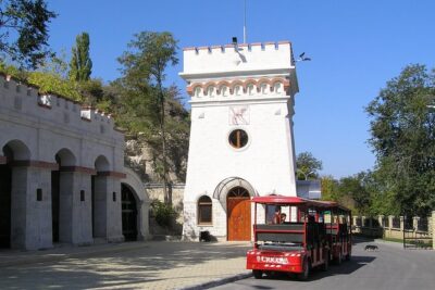 4 Hours Cricova Winery Tour with Tasting - The sparkling-wine method you’ll hear explained at the right moment