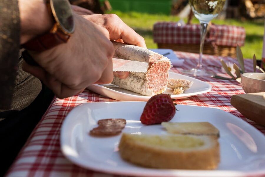 Abruzzo: Country Picnic in an Olive Grove at a Winery - The 1.5-hour picnic plan: slow food, olive trees, and local flavors