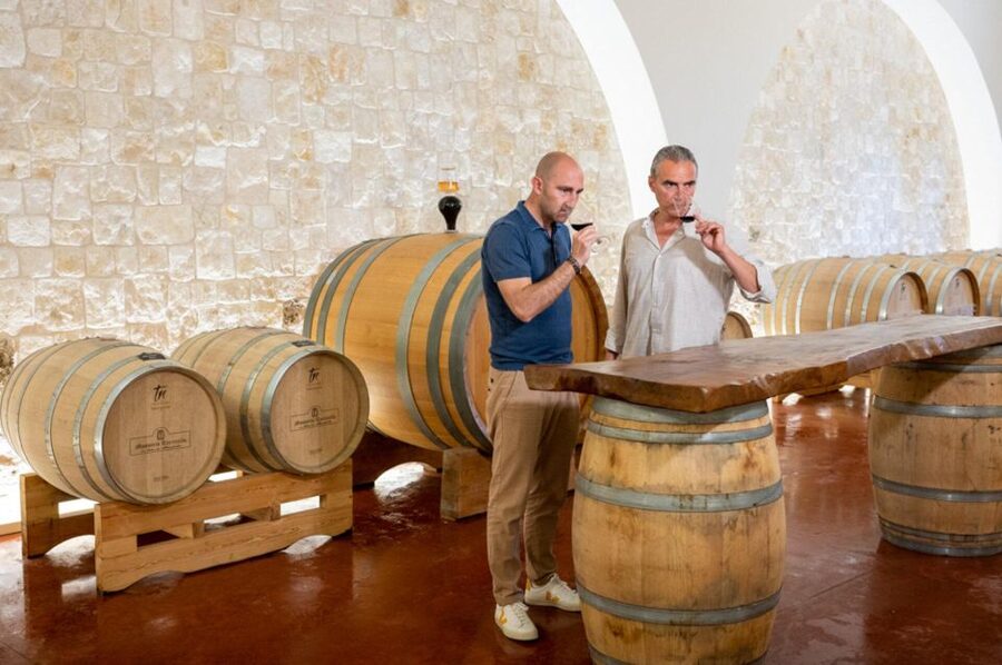 Alberobello: Winery Tour with Wine and Food Tasting - Stop 1: Minutolo with bruschetta and Primosale cheese