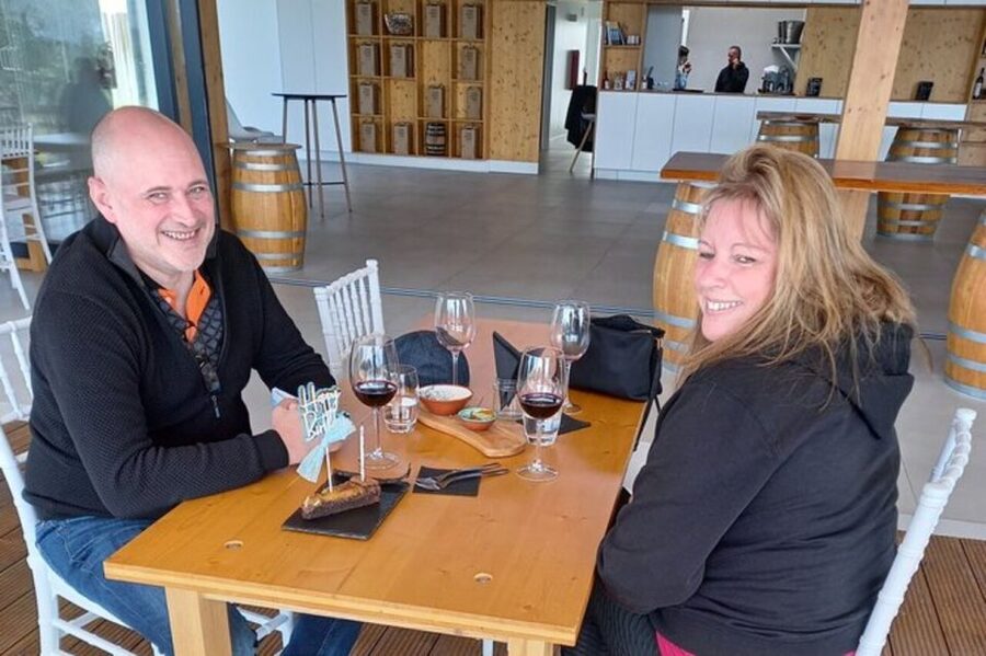Albufeira/Vilamoura: Winery Tour with Wine Tasting and Tapas - Getting picked up in Albufeira or Vilamoura (and how to be ready)
