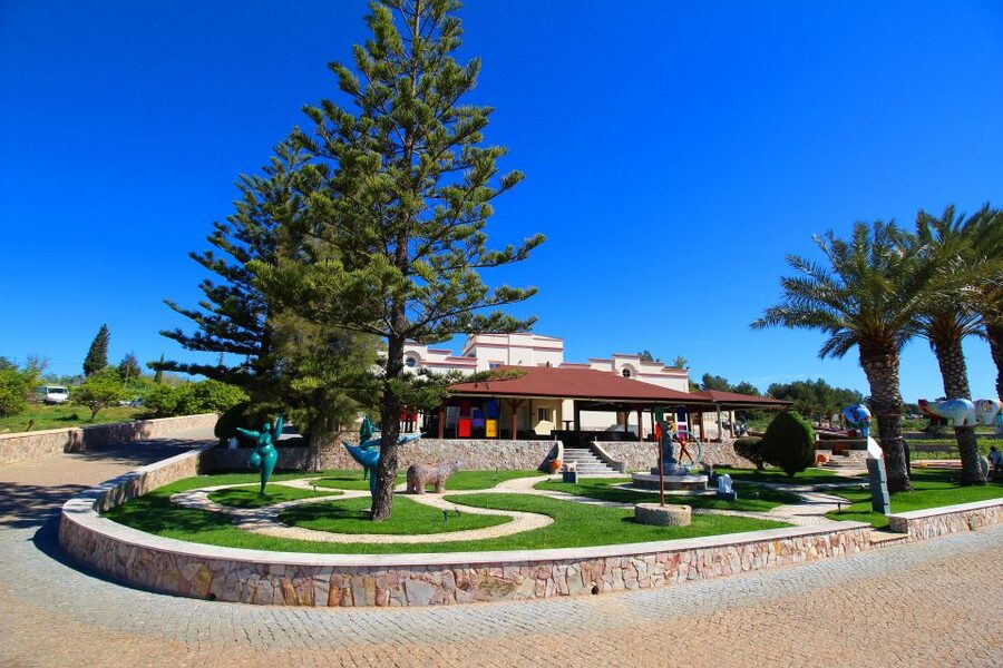 Algarve: 3 Types of Wine Tastings with Vineyard Views - Quinta dos Vales in the Algarve: the setting that makes the tasting work