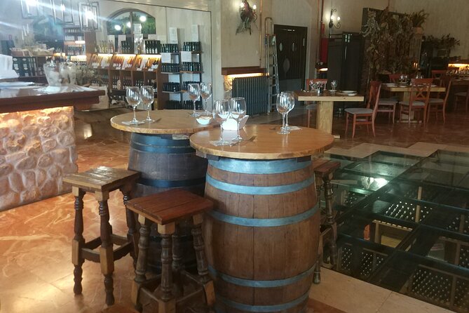 Alicante: Historic Winery (1707), 3 Wine Tasting & Transfer - The 3-wine tasting: white, rosé, red with snack pairing