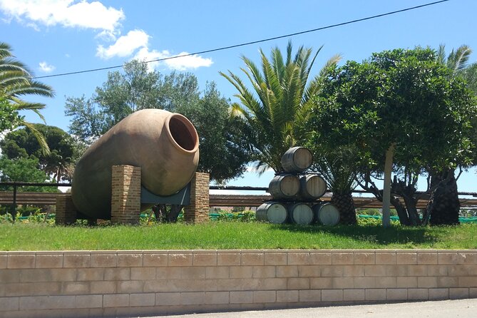 Alicante: Historic Winery (1707), 3 Wine Tasting & Transfer - Group size and pacing: why small feels better here