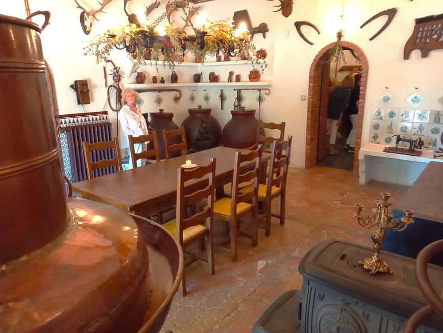 Alicante: Historic Winery Guided Tour + Wine Tasting / Private Transportation - A Note on Guides and the Local Touch