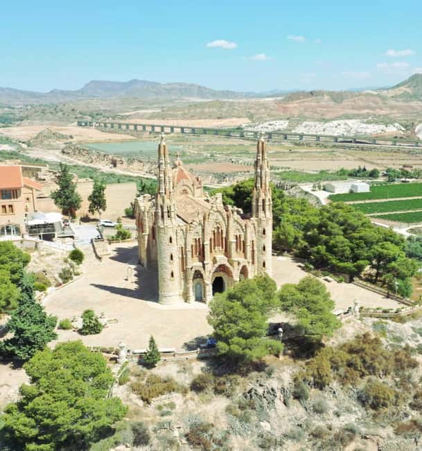 Alicante: Old Winery Tour & Wine Tasting including transfer - Novelda Stop: Touring the Estate, Vineyards, and Old Winery Spaces