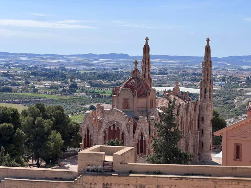 Alicante:Winery Tour+ Wine Tasting + Old castle - Production rooms and the museum of old winemaking machines