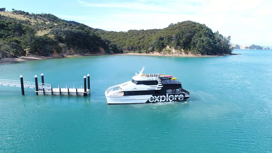 Auckland: Man O' War Vineyard Ferry (Waiheke Island) - The Tasting Room Restaurant: how to make lunch work