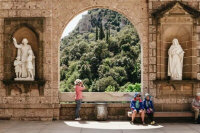 Barcelona: Montserrat and Winery Tour with Tapas or Lunch - Santa Maria de Montserrat Abbey: What the Guided Tour Gets Right