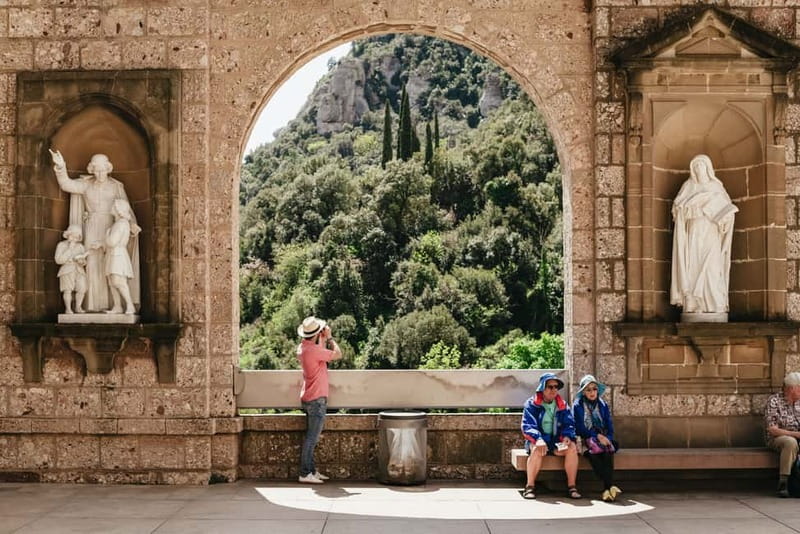 Barcelona: Montserrat and Winery Tour with Tapas or Lunch - Santa Maria de Montserrat Abbey: What the Guided Tour Gets Right