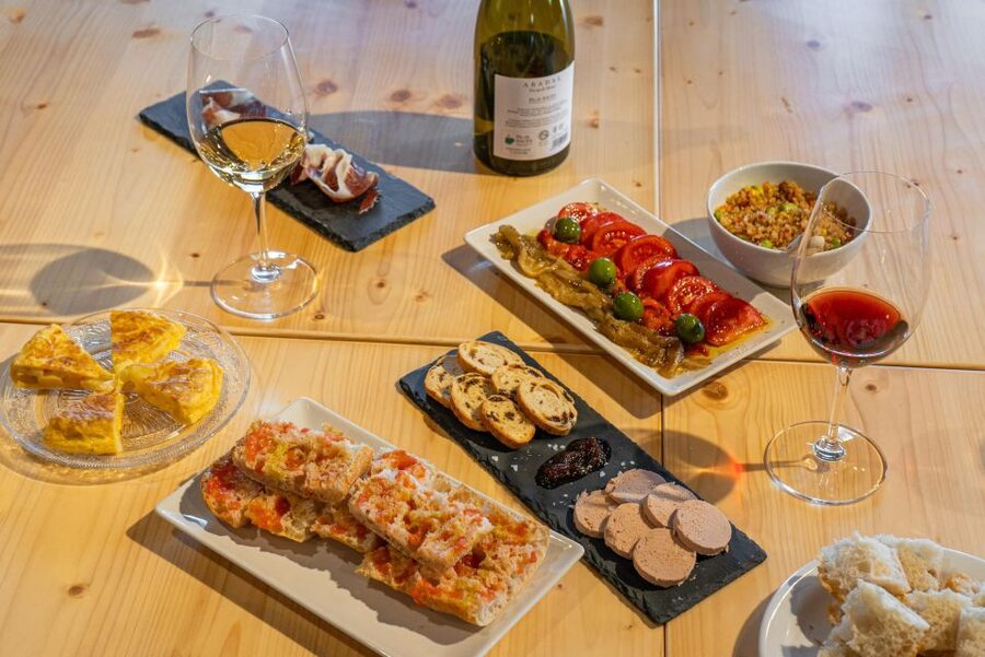 Barcelona: Montserrat, Winery Tour & Lunch with Wine Tasting - Free Time on Montserrat: Where to Spend Your Window