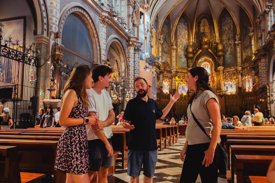 Barcelona: Montserrat with Winery, Lunch, and Train Options - Morning logistics in Barcelona Norte: straightforward, not door-to-door