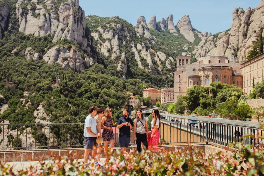 Barcelona: Montserrat with Winery, Lunch, and Train Options - The quick scenic break at Oller del Mas