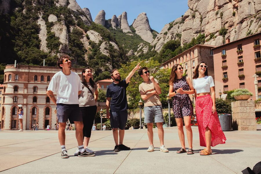 Barcelona: Montserrat with Winery, Lunch, and Train Options - Choosing the right option: 2 hours, or train plus food and wine