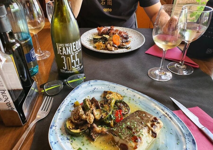 Barcelona: Montserrat with Winery Visit and Farmhouse Lunch - Getting Started: Mini-Coach Comfort and Where to Meet