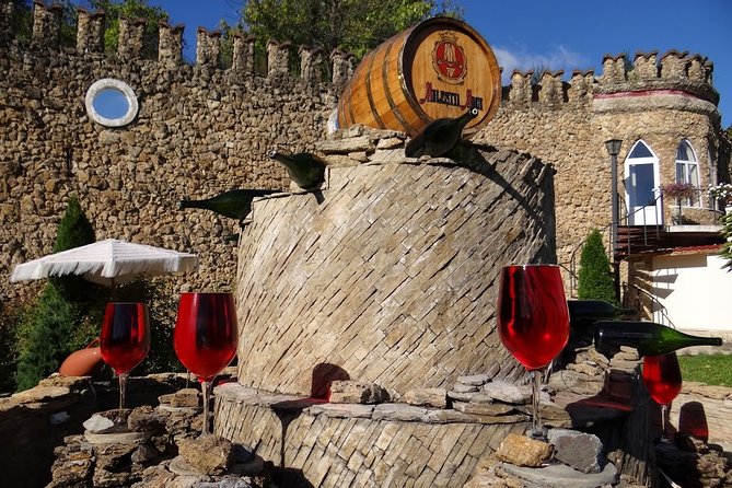 Biking a Guinness Book Winery - Wine Tasting in the Hall: Three Wines, Bruschetta, and Live Folk Music