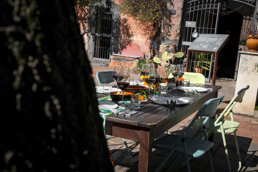 Catania: Etna Urban Winery Sicilian Lunch with Wine Tasting - Etna Urban Winery: what makes this lunch feel different
