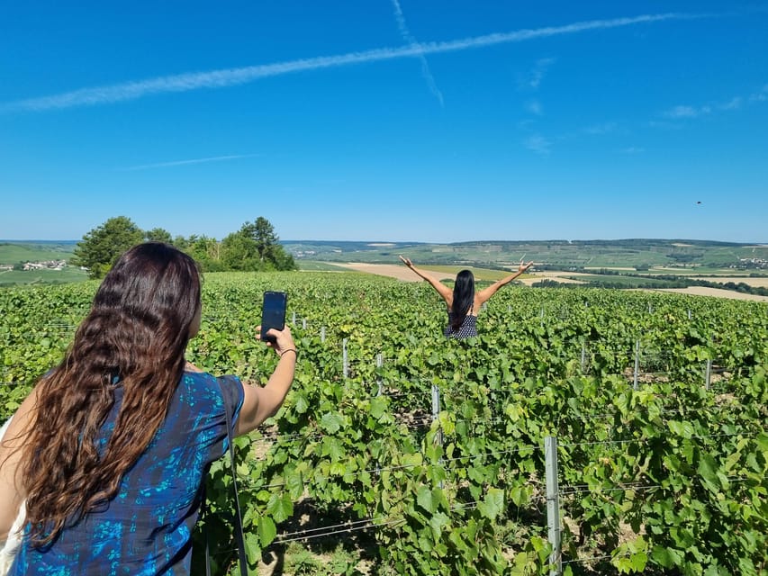 Champagne Vineyard Experience: Delve into the terroir - Meeting the producer focused on biodiversity preservation