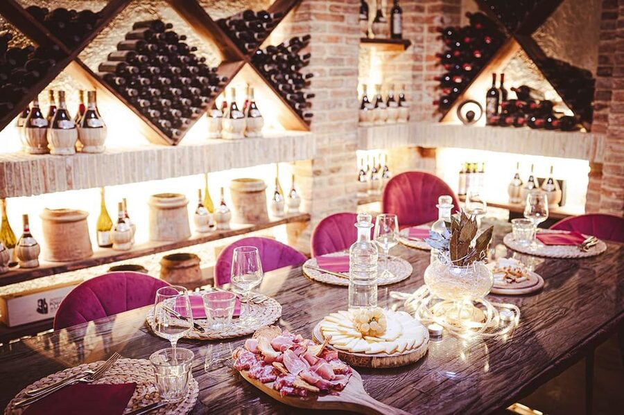 Chianti: Lunch with Wine Tasting at Poggio ai Laghi Winery - What you’ll taste: 2 spumante, 3 reds, plus oils and vinegars