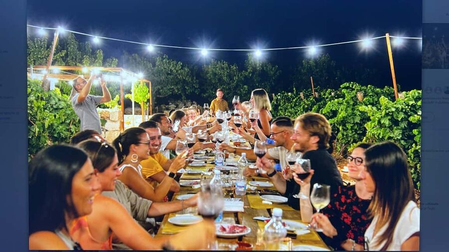 Dinner in the vineyard and wine tasting under the stars - Where the evening happens: Vigna il Castagno and its hosts