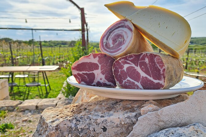 Dinner in the vineyard with wine tasting and walk - Five appetizers and the start of the tasting