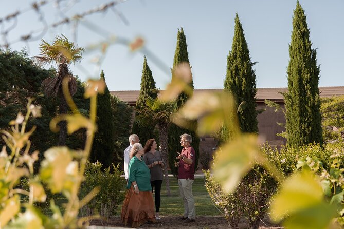 Discover La Rioja: Guided Winery Tour & Wine Tasting - Group size (max 12) and guide interaction: the practical perk