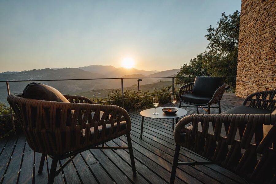 Douro Luxury - Private Cruise Premium Winery and Restaurant - The 105-minute lunch with wine pairing and valley views