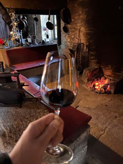 Douro Valley: Private 4wd Tour, Winery Visit, Boat & Lunch - Lunch at a private vineyard: where the DOC pairing feels real
