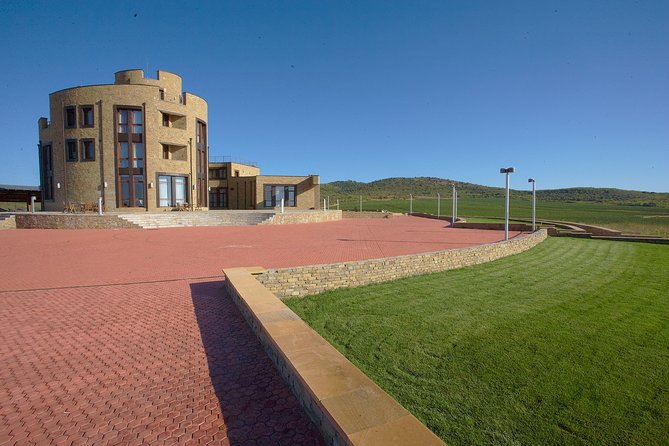 Edoardo Miroglio Private Boutique Winery Tour - Lunch included: a real pause during the wine day