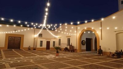Evening tour of a historic winery and wine tasting with Sicilian cuisine - Meeting the Bonomo family: the welcome sets the tone