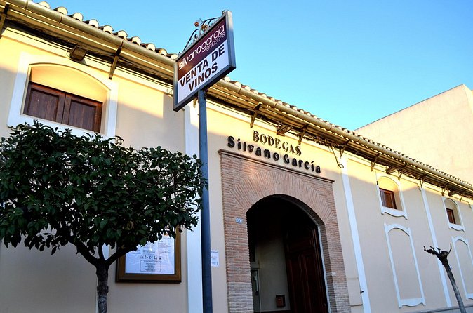 Explore an urban winery and enjoy a Jumilla wine tasting - Guide-led commentary in real time: Victoria and Paloma’s impact