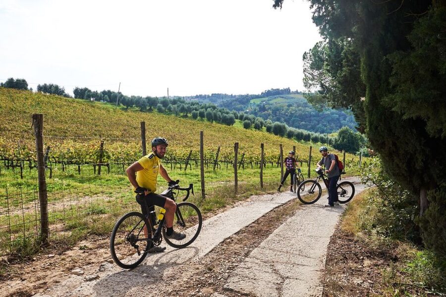 Florence: Chianti E-Bike Tour with Tuscan Lunch & Winery - First pedal strokes: leaving Oltrarno and heading for the hills