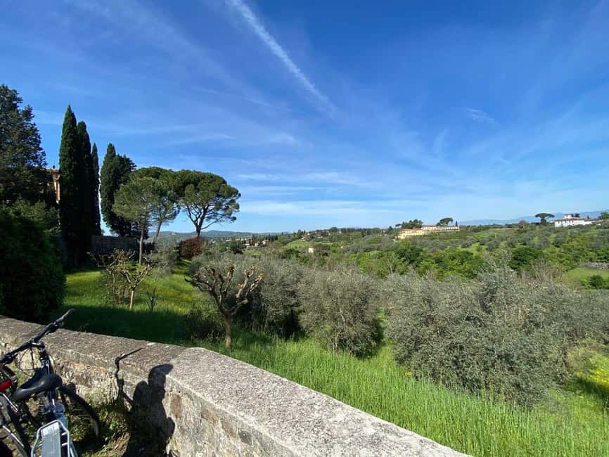 Florence: E-Bike Tour in Tuscany with Winery & Wine Tasting - The Scenic Tuscan Road Section: Villas, Groves, and View Breaks