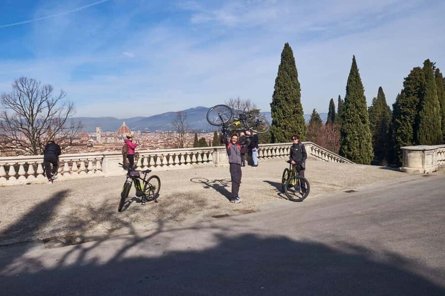 Florence: E-Bike Tour in Tuscany with Winery & Wine Tasting - Small Group Size and Guide Style: Why It Feels Personal