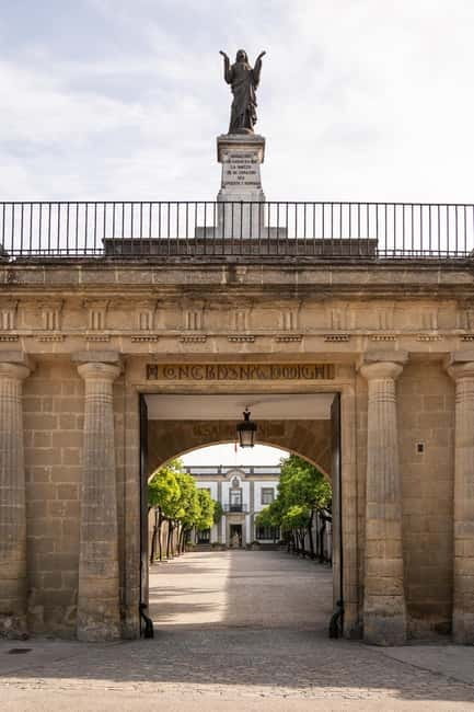 Founder Winery: TOUR GASTRO EXPERIENCE - Why this 2 pm Gastro Visit at Bodegas Fundador feels different