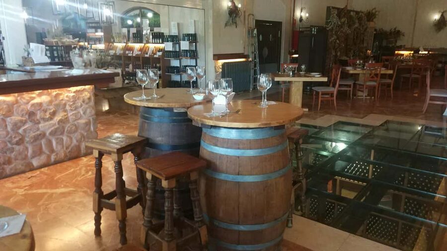 From Alicante: Premium visit to the winery. The best of our wines. - The tasting: 3 signature wines with a smart sequence