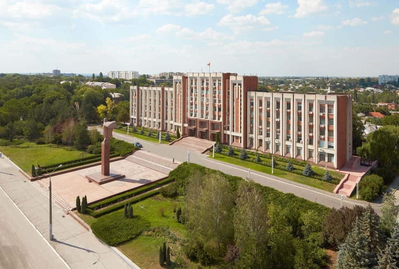 From Chisinau:Transnistria and Castle Mimi Winery by car - Lunch in Tiraspol: simple, local, and on your own tab