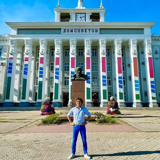 From Chisinau:Transnistria and Castle Mimi Winery by car - Bulboaca and Castel Mimi: architecture plus a guided tasting of 3 wines