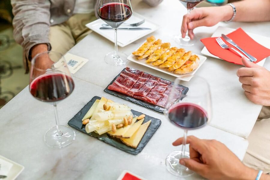 From Madrid: Traditional Villages, Winery Tour & Tapas Lunch - Chinchón: Why This Village Works So Well on a Wine Day