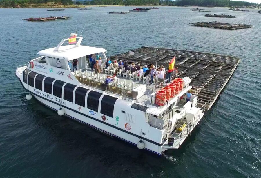 From Santiago: Tour to Rias Baixas with Boat Trip and Winery - La Lanzada shrine and the Poio rock site viewpoint