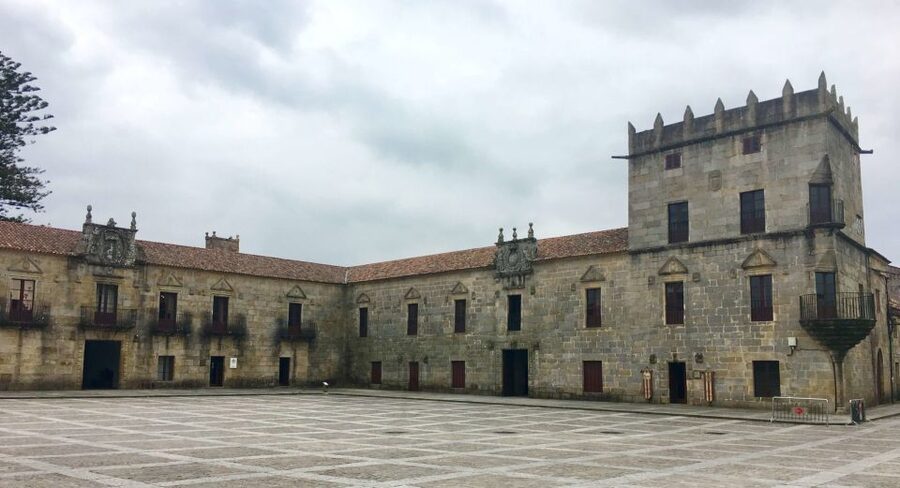 From Santiago: Tour to Rias Baixas with Boat Trip and Winery - Illa da Toxa: soap museum energy and a chapel of shells