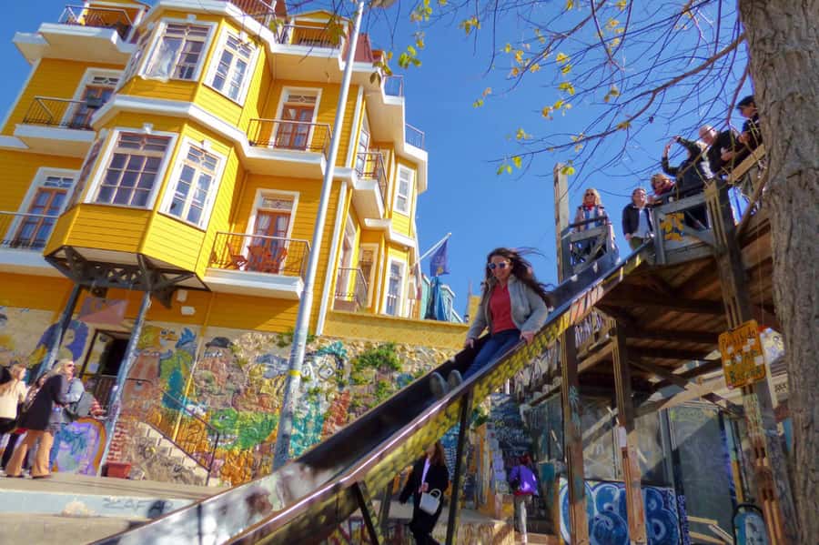 From Santiago: Vineyard, Valparaíso, and Viña del Mar Tour - Valparaiso’s La Sebastiana: Neruda’s house-museum energy