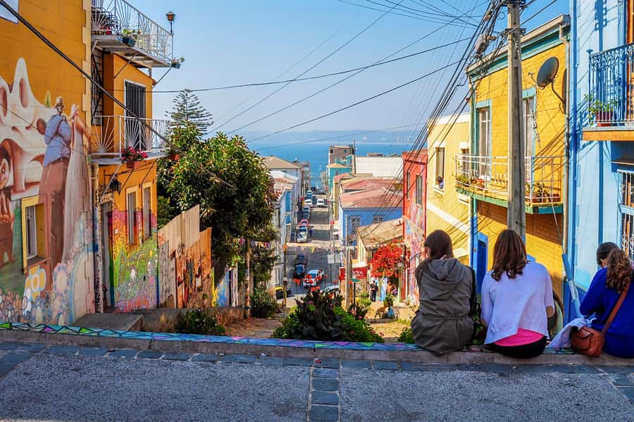 From Santiago: Vineyard, Valparaíso, and Viña del Mar Tour - Casablanca Valley: the wine stop that sets the mood