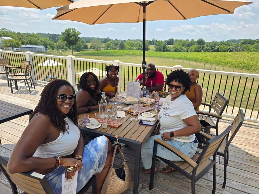 Full Day Winery Tour from Metro DC & Leesburg - 3 Wineries - The Bus Experience: WiFi, Charging, and Clear Rules
