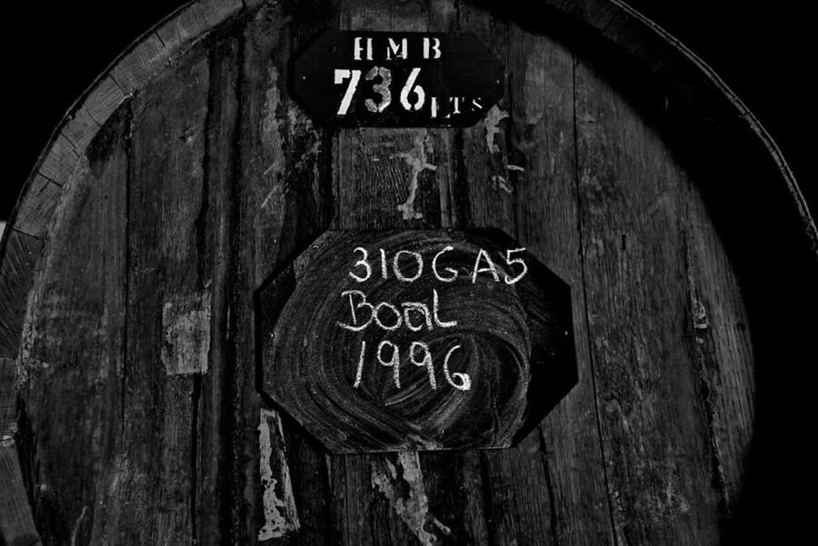 Funchal: H.M. Borges Winery Guided Tour with Wine Tasting - The tasting room: art, atmosphere, and how to compare