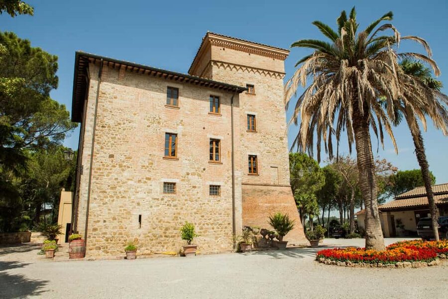 Goretti Winery Tour and Wine Tasting - Your Walk Through Cantine Goretti: What the Guide Brings to the Table