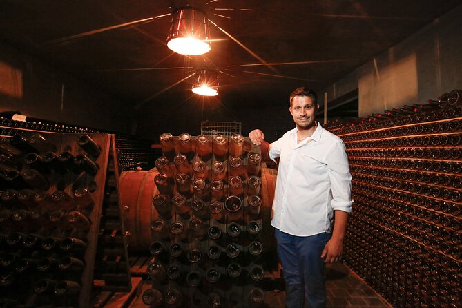 Guided tour of vineyards and winery with tasting 4 wines - Arrive at Calatroni Vini: The Meeting Point Rhythm