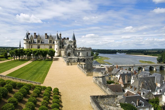 Incredible Loire castles tour with lunch and a vineyard visit - Loire Valley in One Day: Why This Paris Start Works